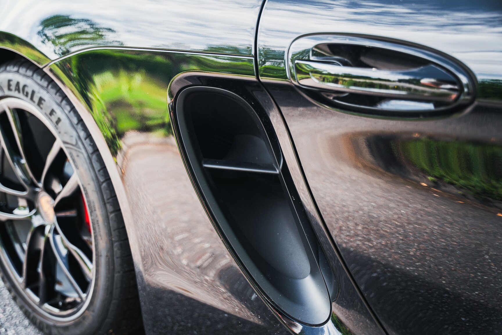 Exterior image of 2013 Porsche Boxster S (52)