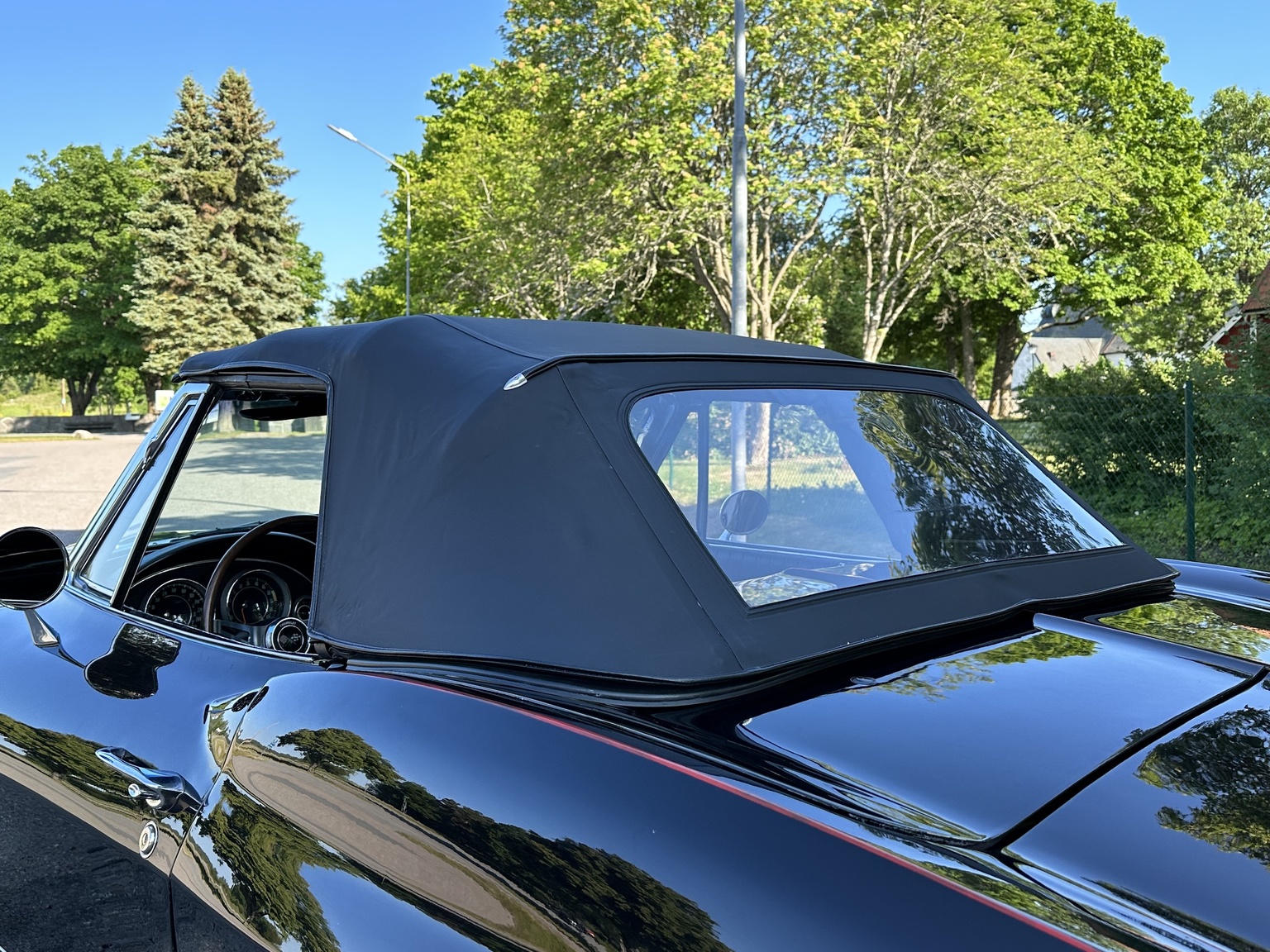 Exterior image of 1964 Corvette C2 Stingray Cabriolet (22)