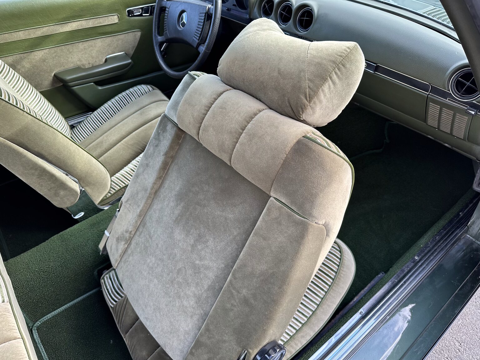 Innenraumfoto von 1974 Mercedes Benz 450 SLC