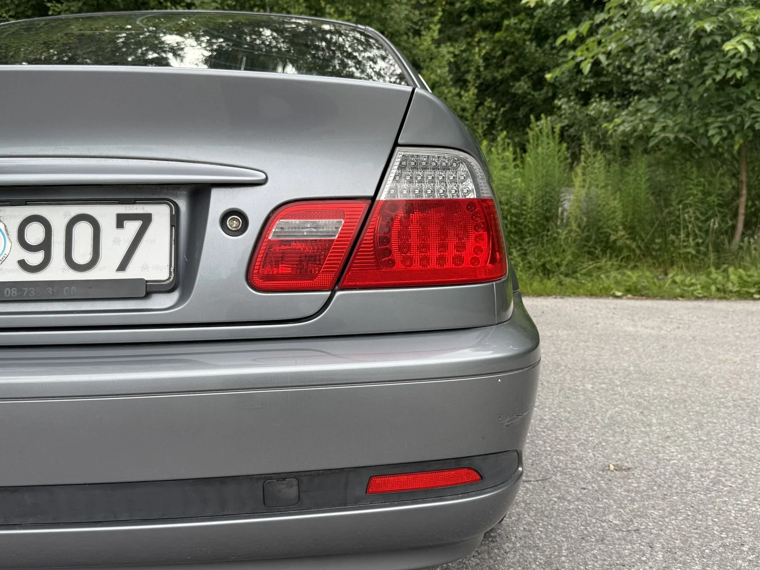 Exterior image of 2005 BMW 320Ci (7)