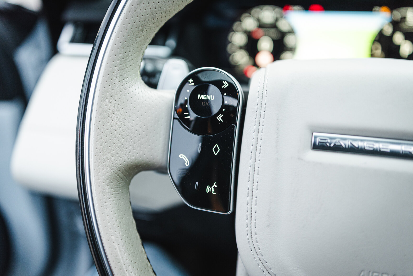 Interior image of 2018 Range Rover Velar D300 AWD HSE