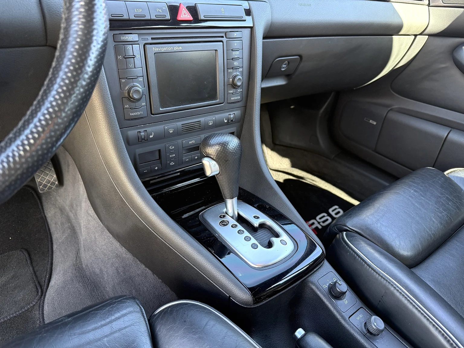 Interiörbild 2002 Audi RS 6 Avant (16)