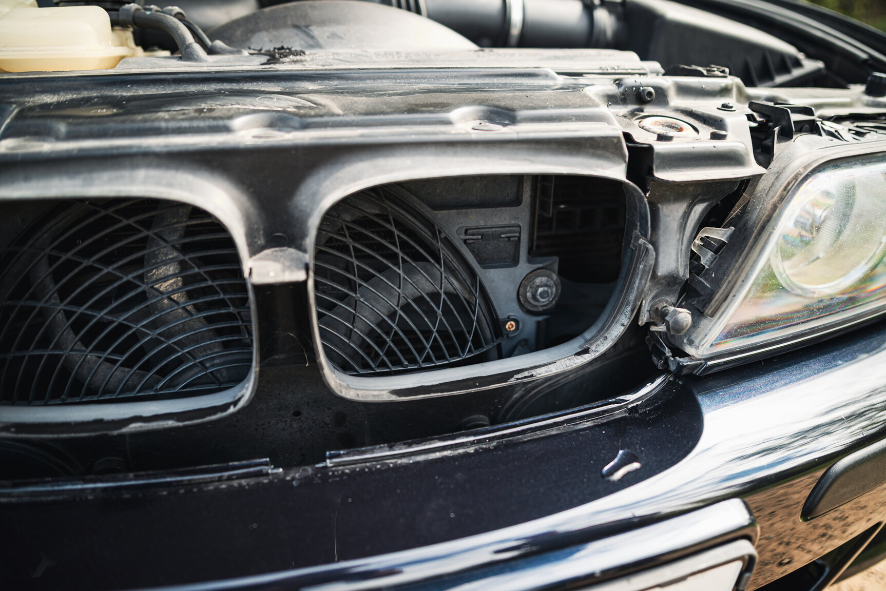 Image of 2000 BMW M5 E39 mechanics