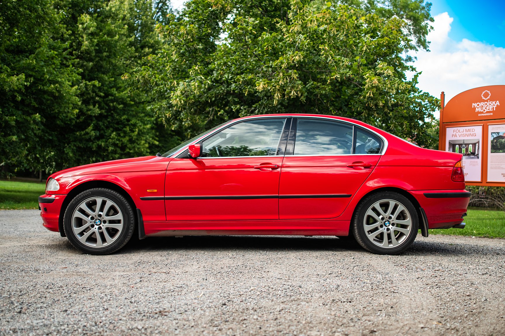 Exterior image of 2001 BMW 330Xi