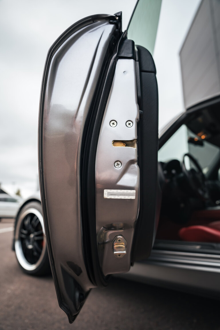 Interior image of 2000 Honda S2000 AP1