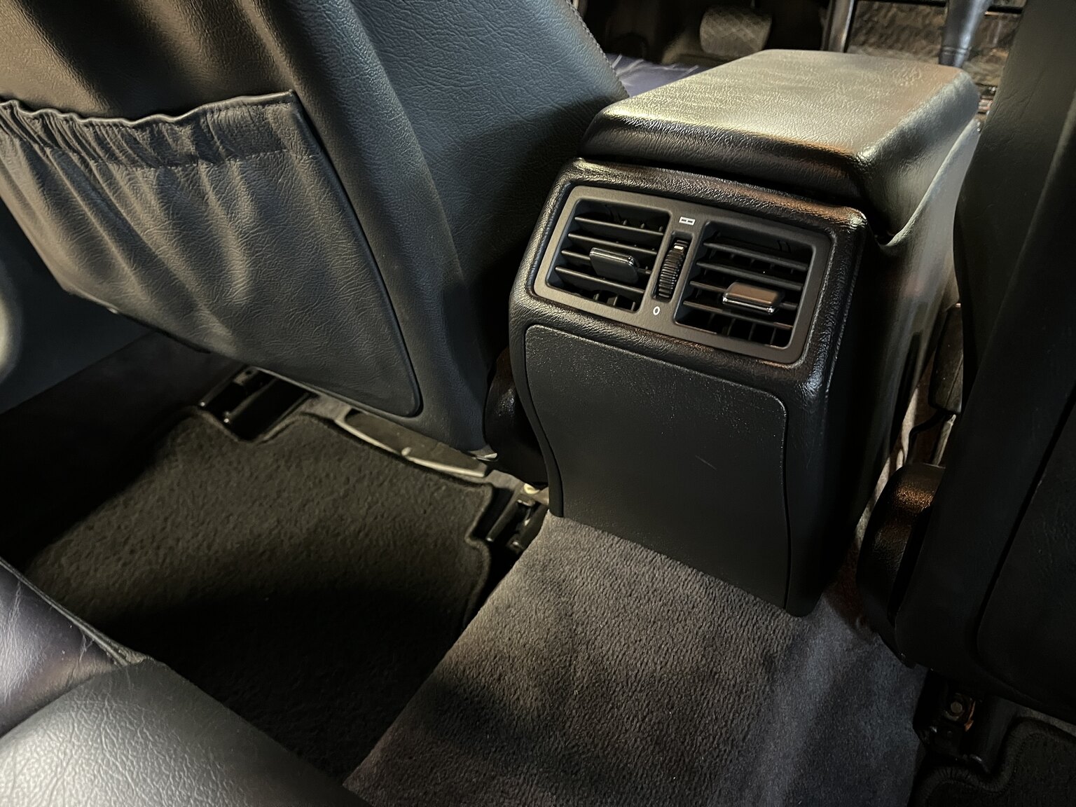 Innenraumfoto von 1998 Mercedes-Benz E55 AMG