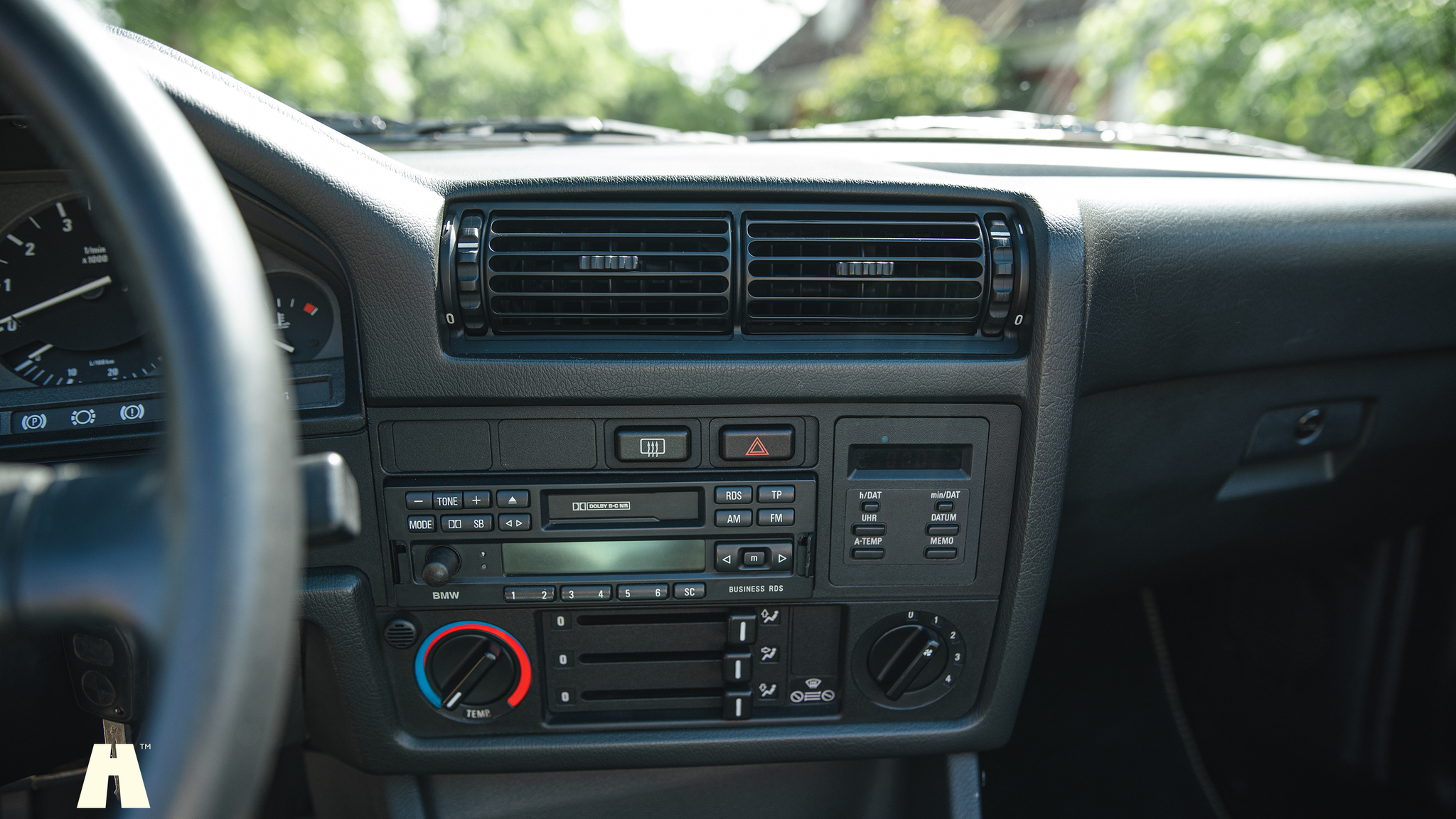 Interior image of 1990 BMW 320i Cabrio