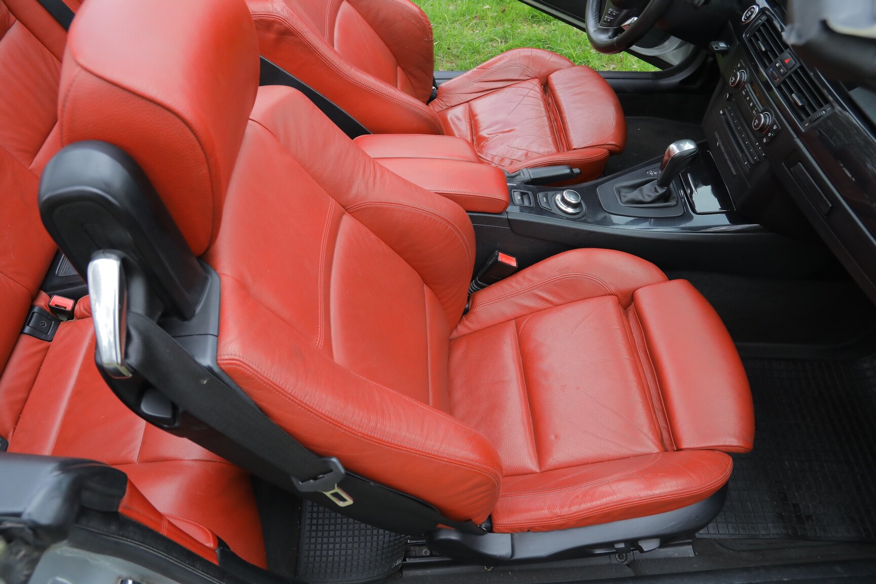Interior image of 2008 BMW 325D Cabriolet