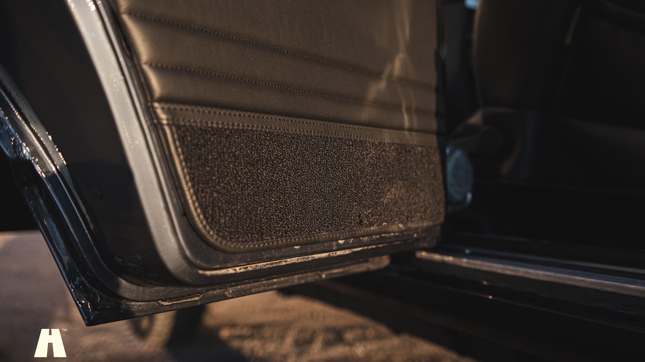 Innenraumfoto von 2015 Woodland Restomod Grand Wagoneer #002 Euro 6