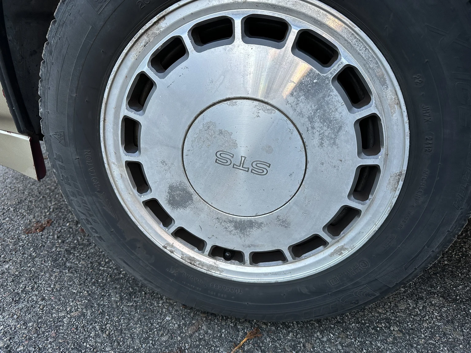 Exterior image of 1989 Cadillac Seville (123)