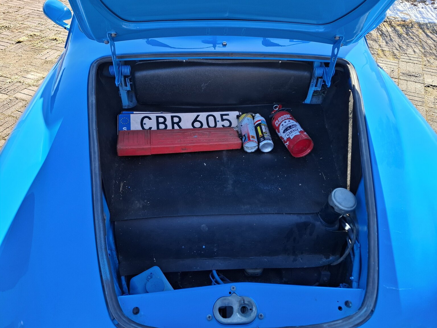 Innenraumfoto von 1966 Volkswagen 1300 Karmann-Ghia