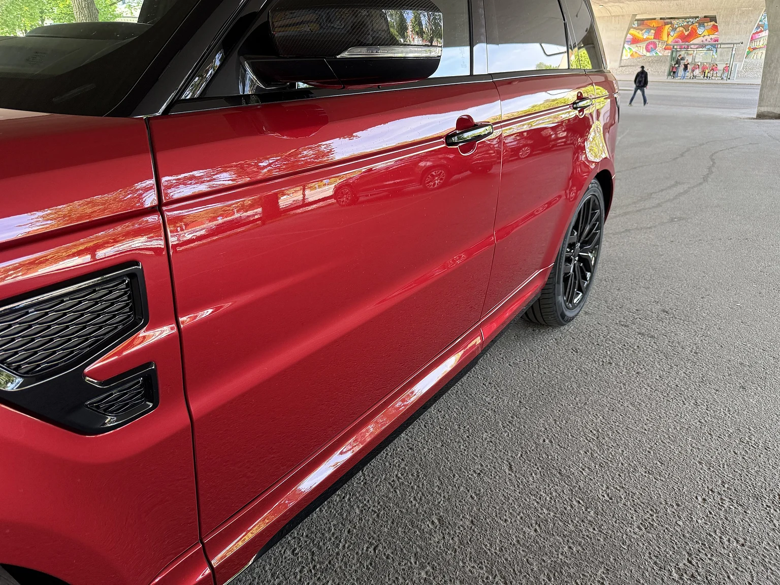 Exterior image of 2017 Range Rover Sport SVR (64)