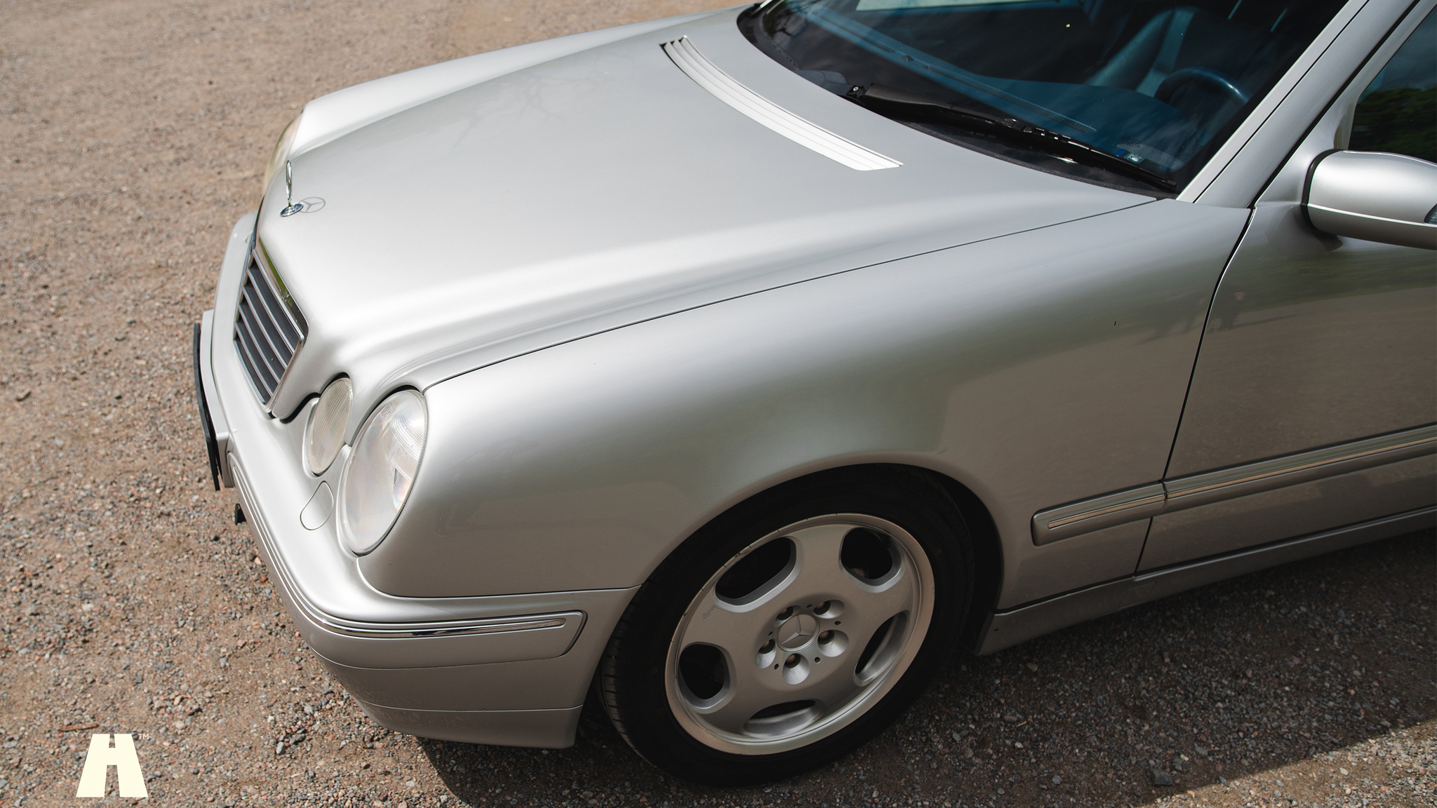 Exterior image of 2000 Mercedes E430