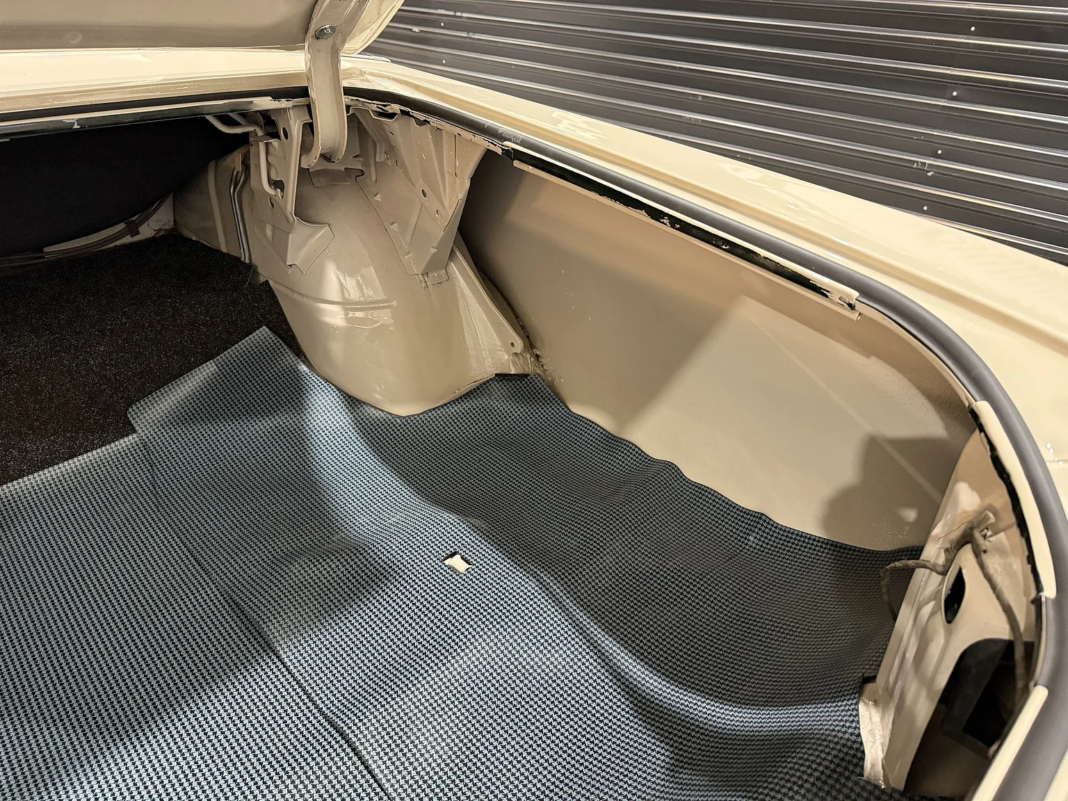 Innenraumfoto von 1964 Oldsmobile Cutlass Convertible (33)