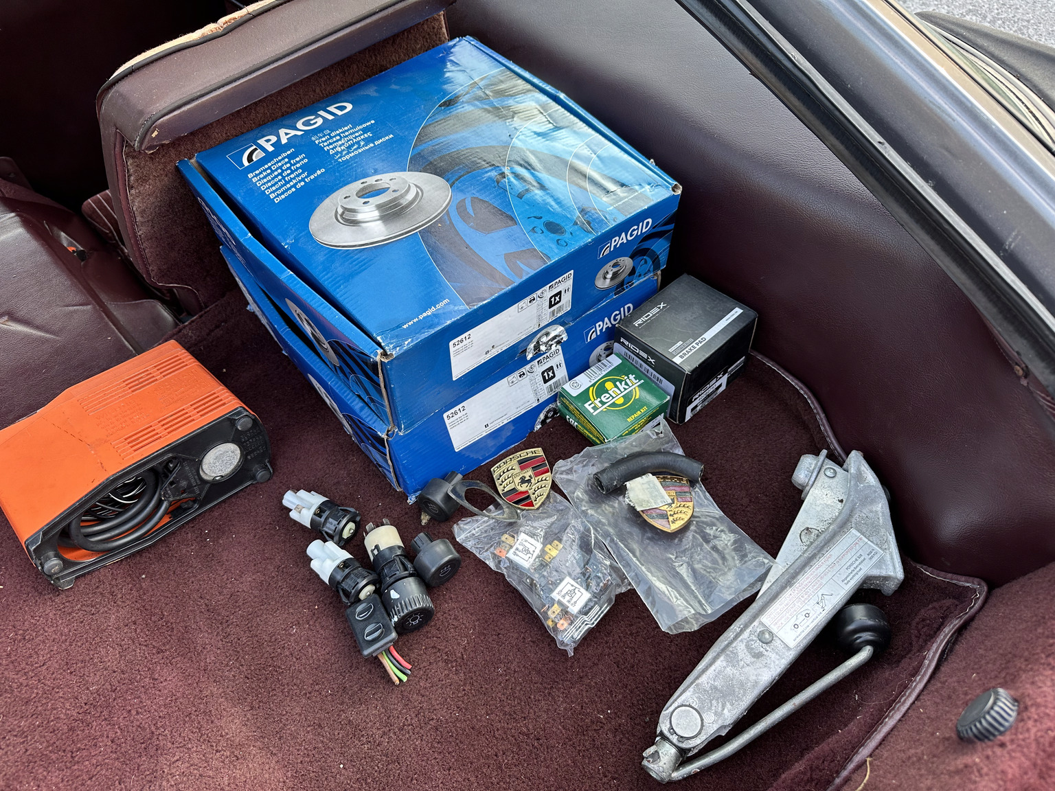 Image of 1985 Porsche 928 mechanics (24)