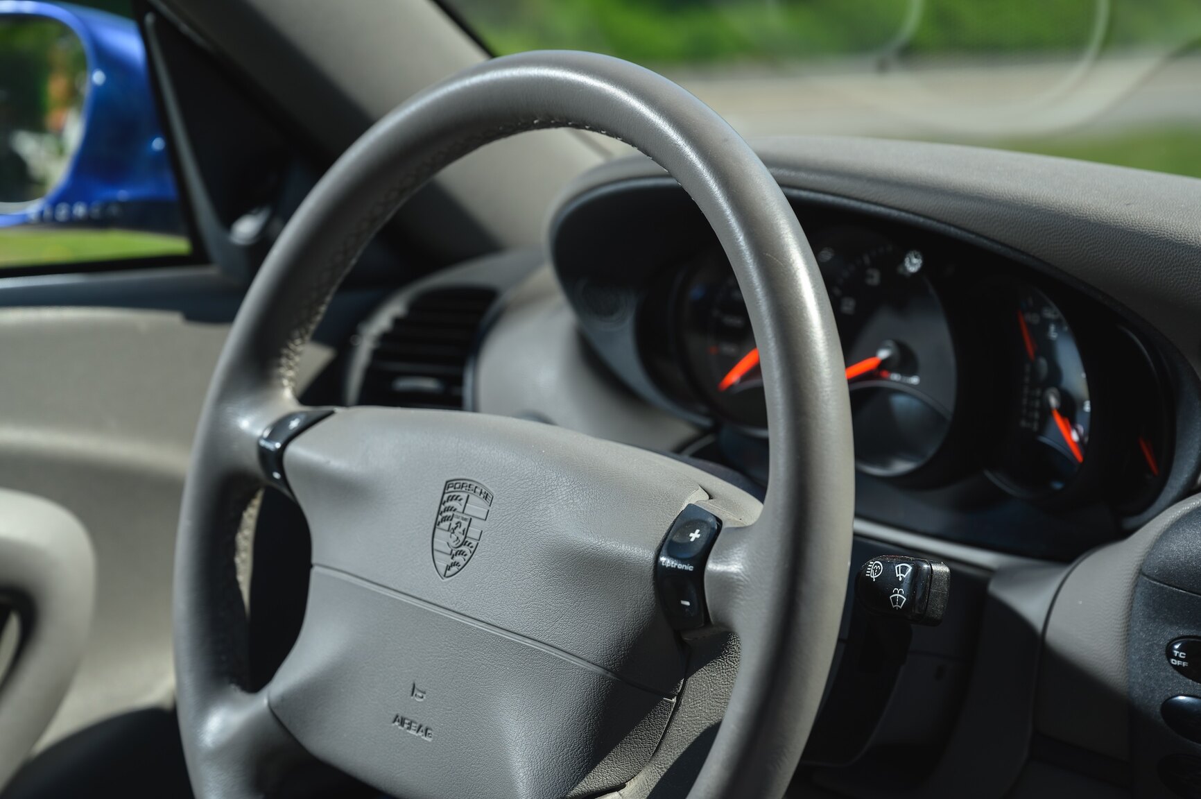 Innenraumfoto von 1998 Porsche 911 Carrera Tiptronic (35)