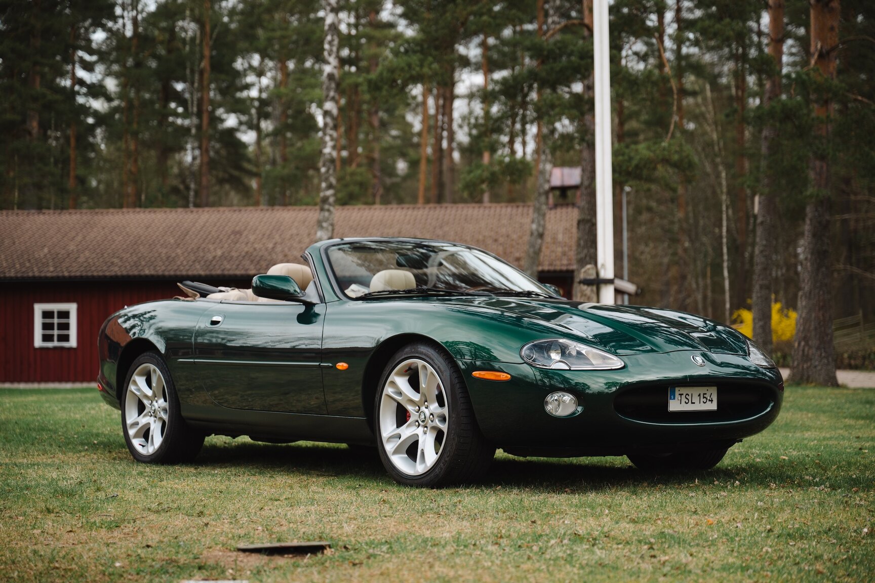 Exterior image of 2003 Jaguar XK8 Cabriolet