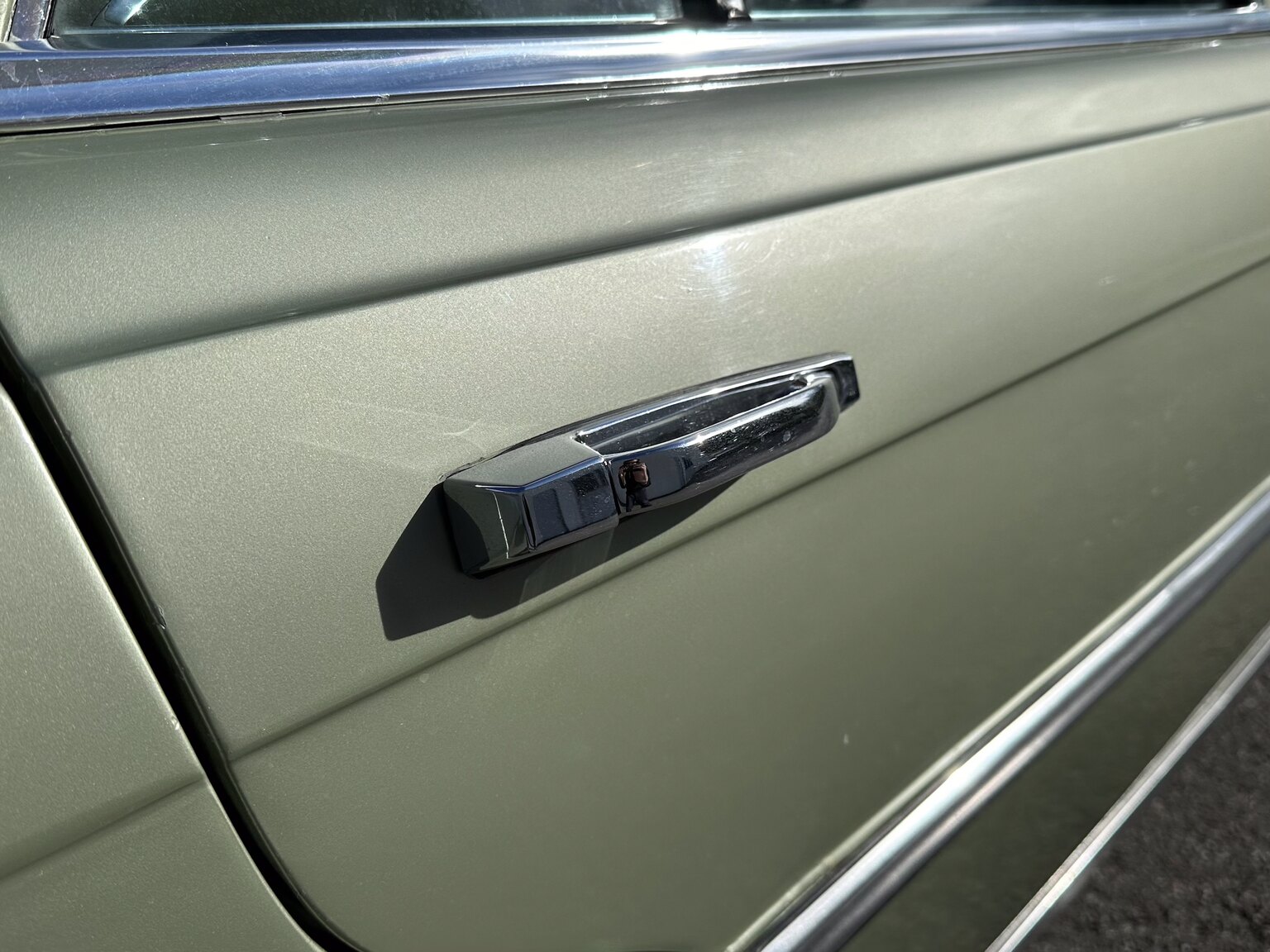 Exterior image of 1975 Mercedes Benz 450 SEL (52)