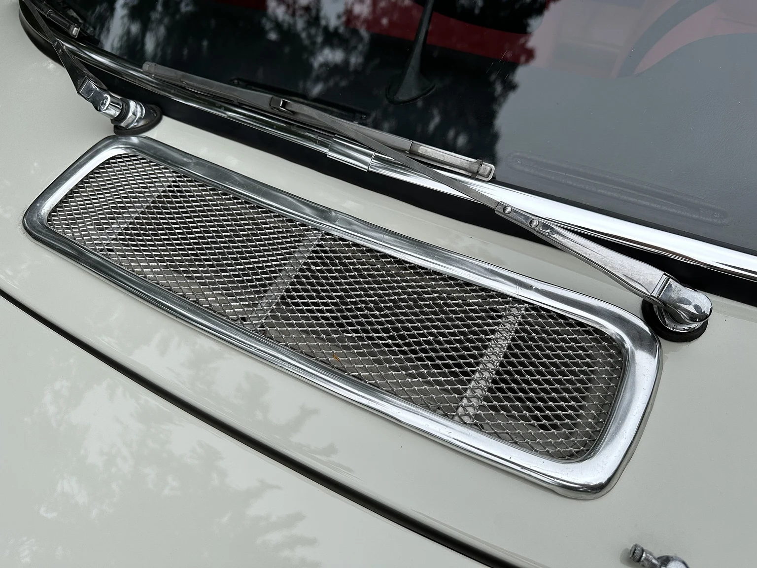 Exterior image of 1964 Volvo P1800S (59)