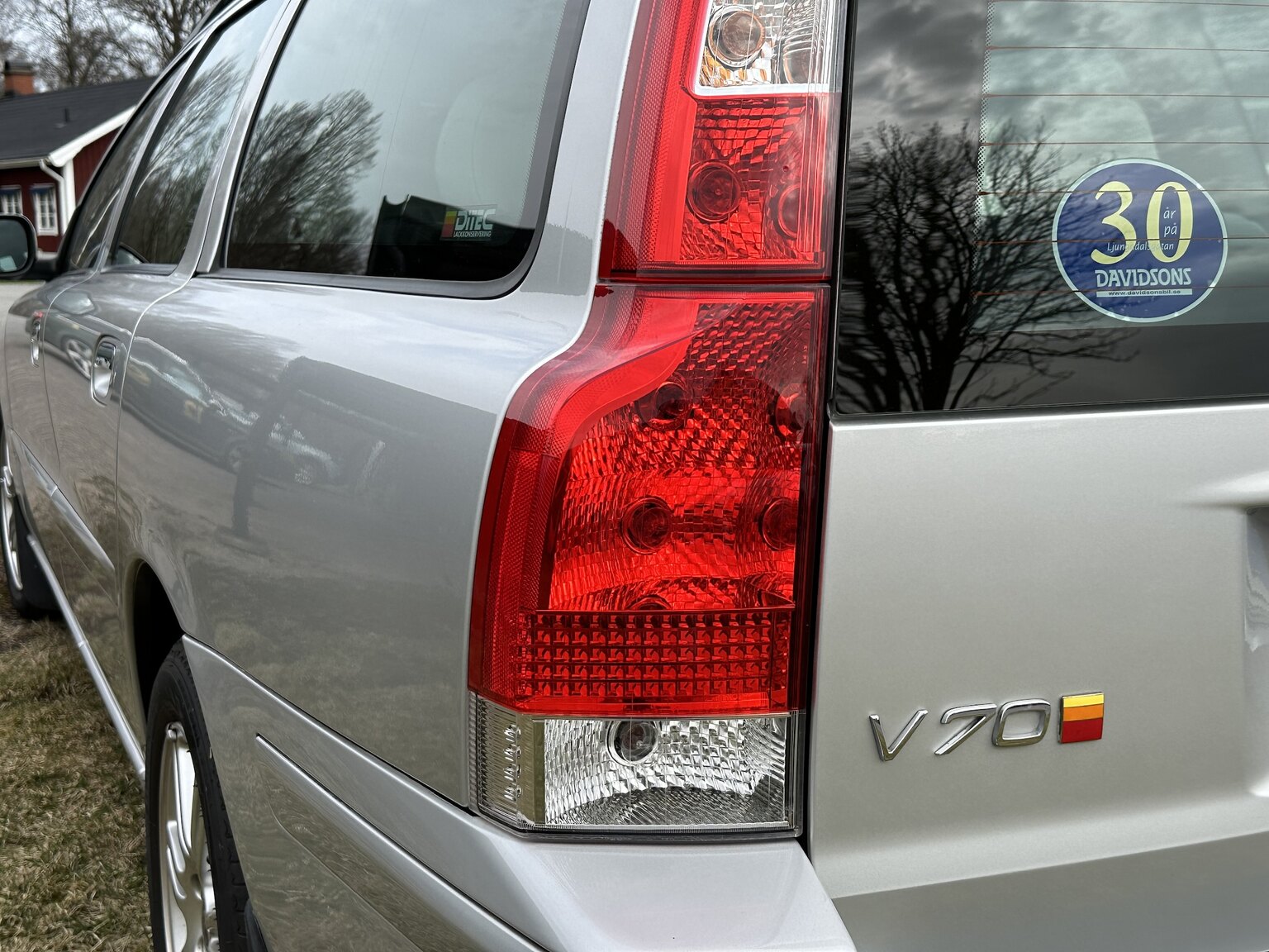 Exterior image of 2008 Volvo V70 Classic