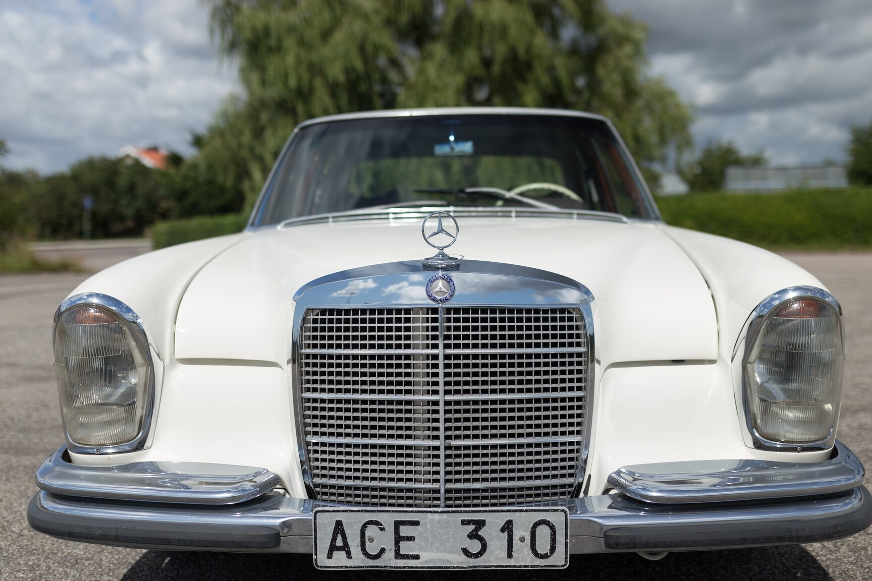 Exterior image of 1966  Mercedes-Benz 250 
