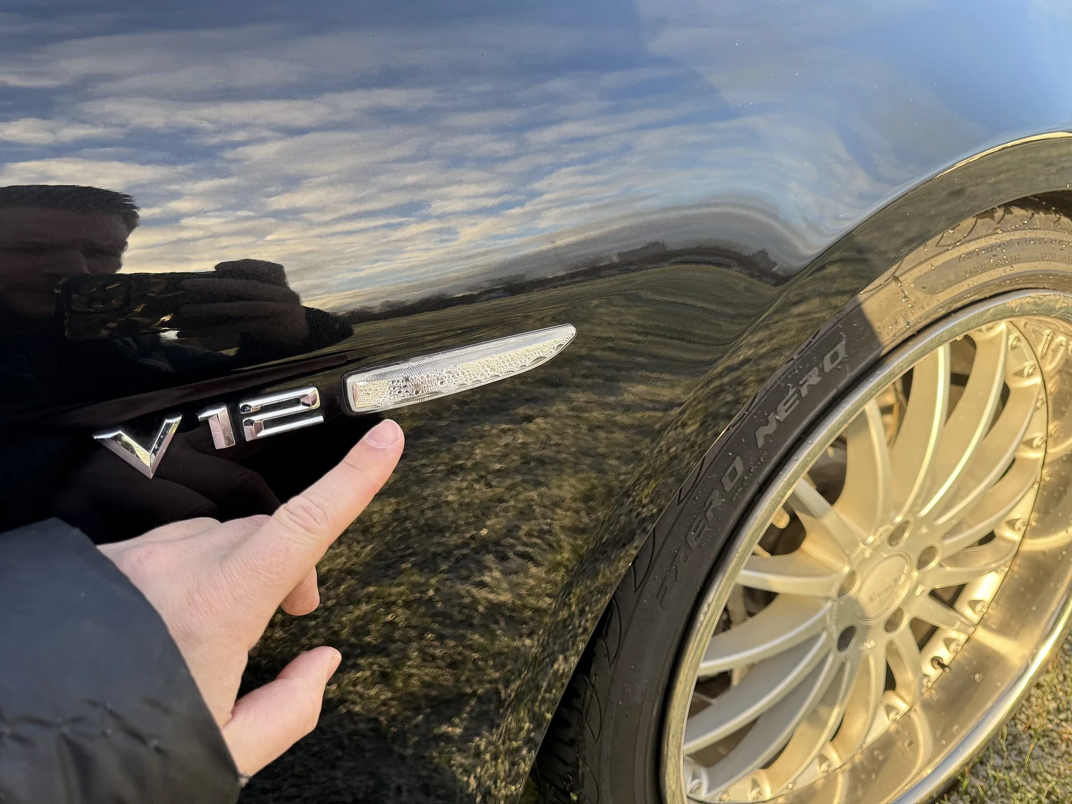 Exterior image of 2003 BMW 760i (28)