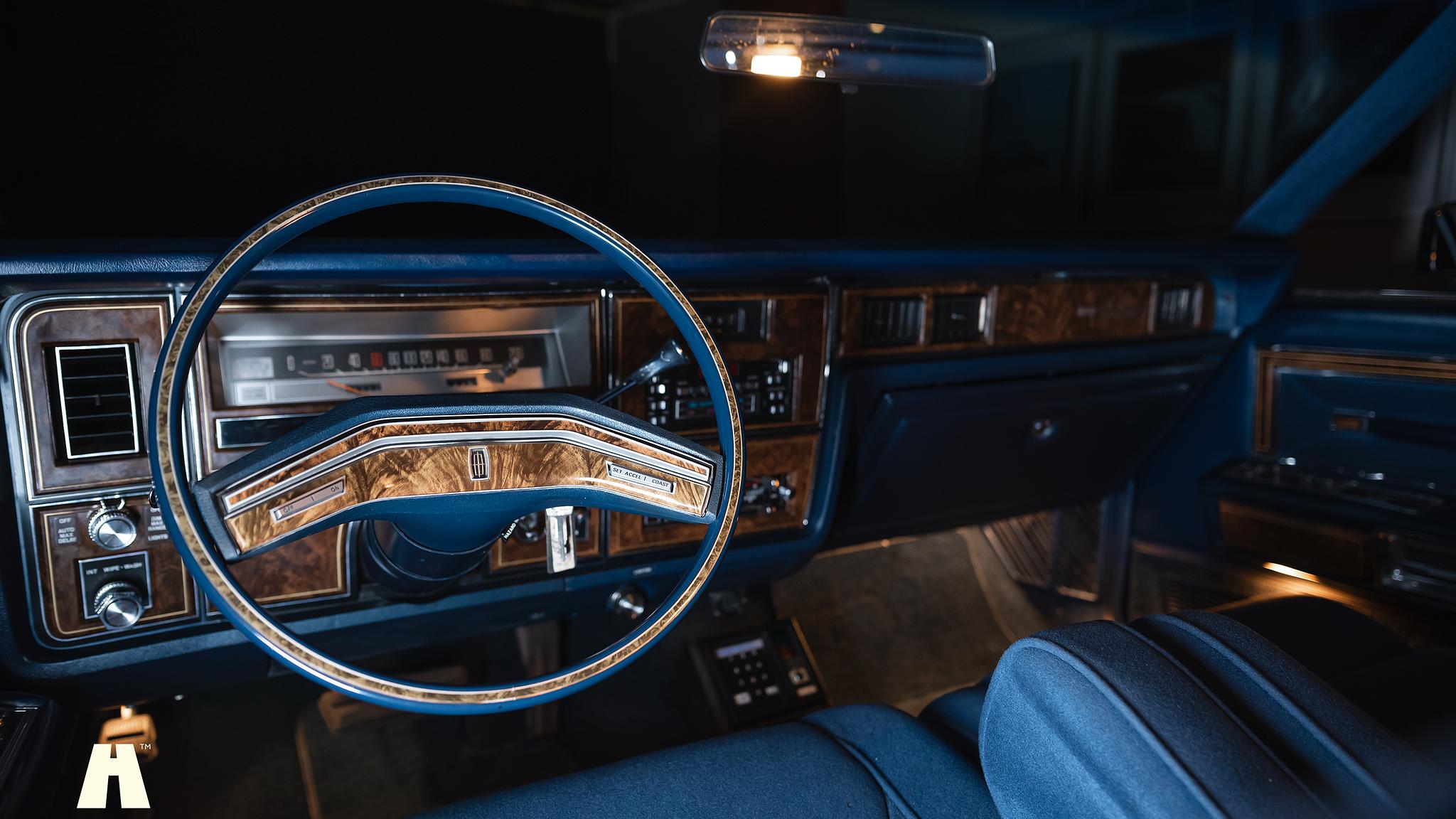 Interior image of 1979 Lincoln Continental (2)