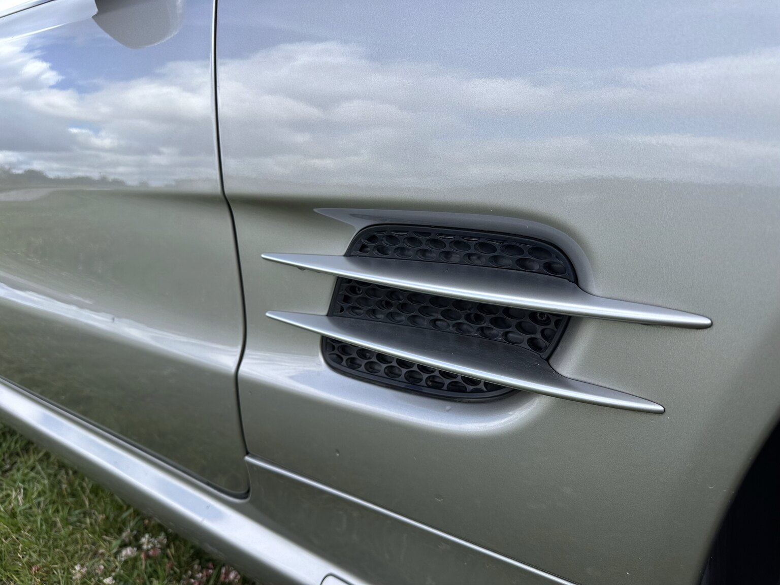 Exterior image of 2003 Mercedes Benz SL 500