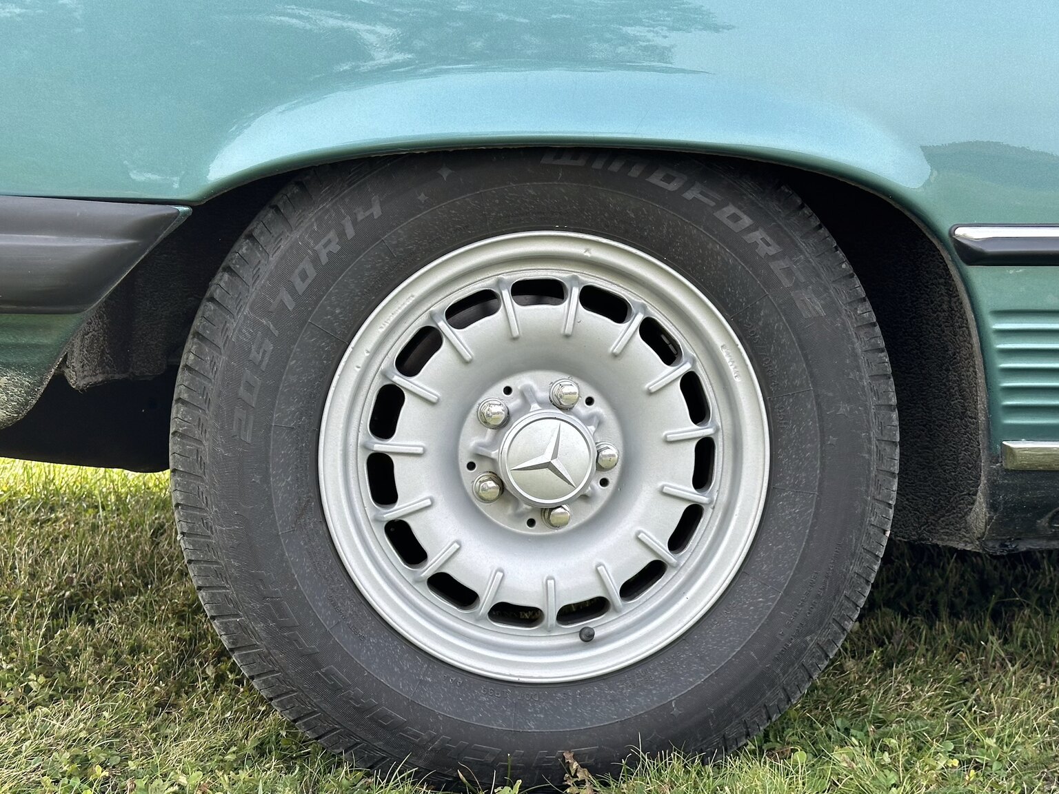 Exteriörbild på 1985 Mercedes-Benz 380 SL