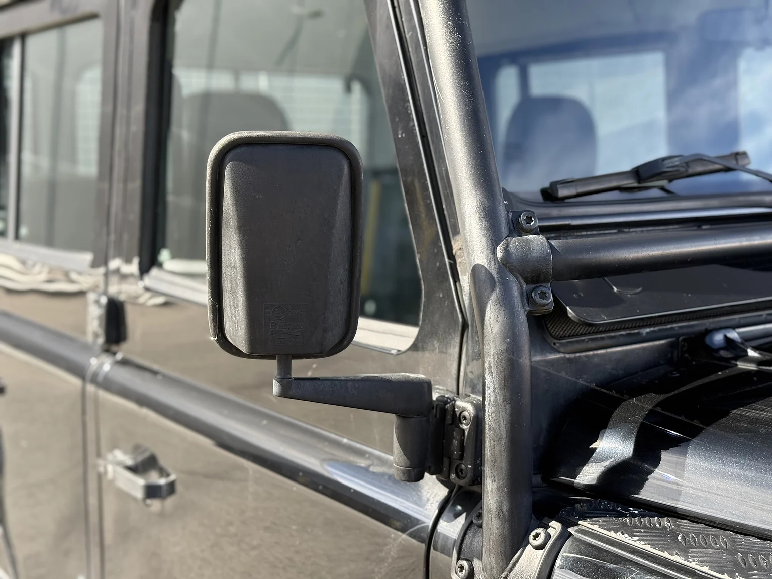 Aussenfoto 2000 Land Rover Defender 110 Tomb Raider (27)