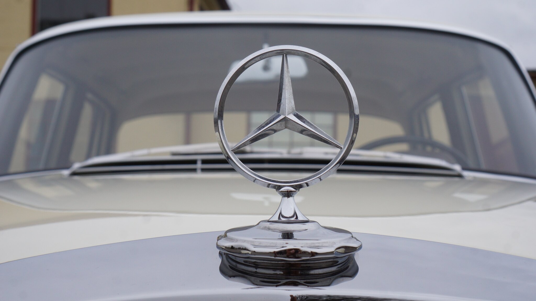 Exterior image of 1966 Mercedes-Benz 230 S