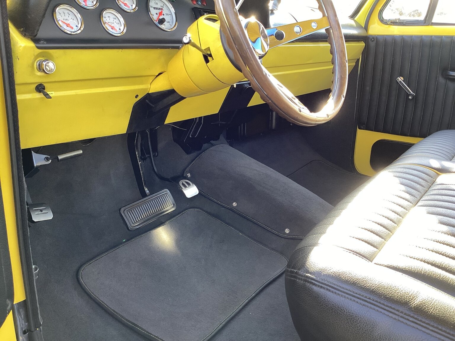 Interior image of 1971 Dodge D100