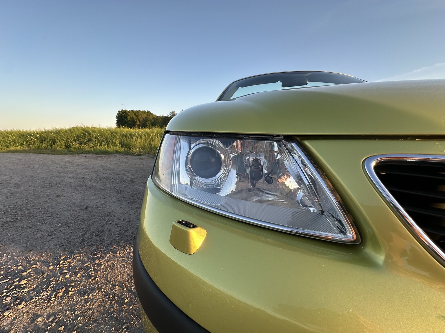 Exterior image of 2004 SAAB 9.3 Aero Convertible 2.0T