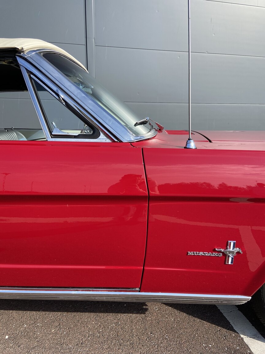 Exteriörbild på 1966 Ford Mustang Convertible