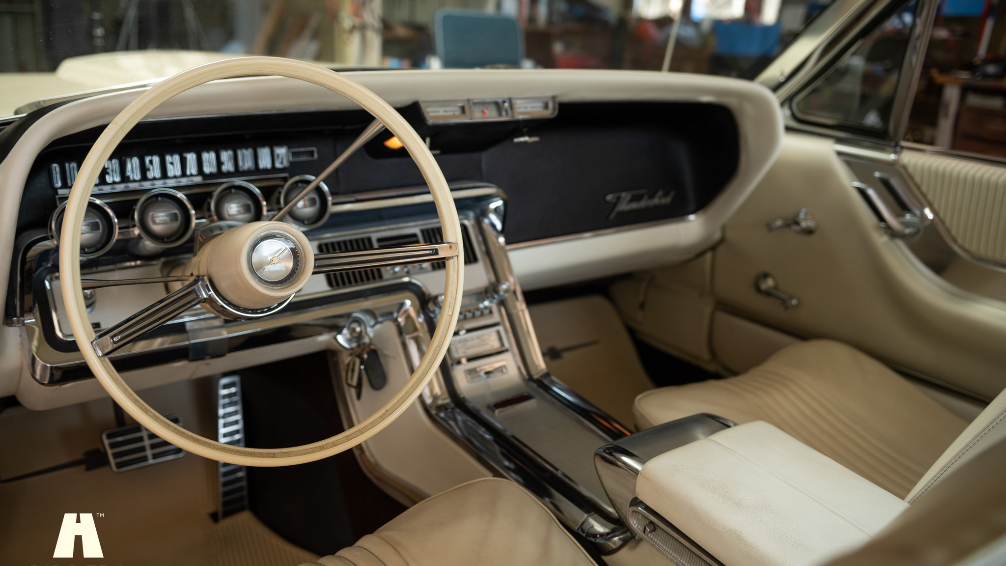 Interior image of 1964 Ford Thunderbird 6.4 HT (36)