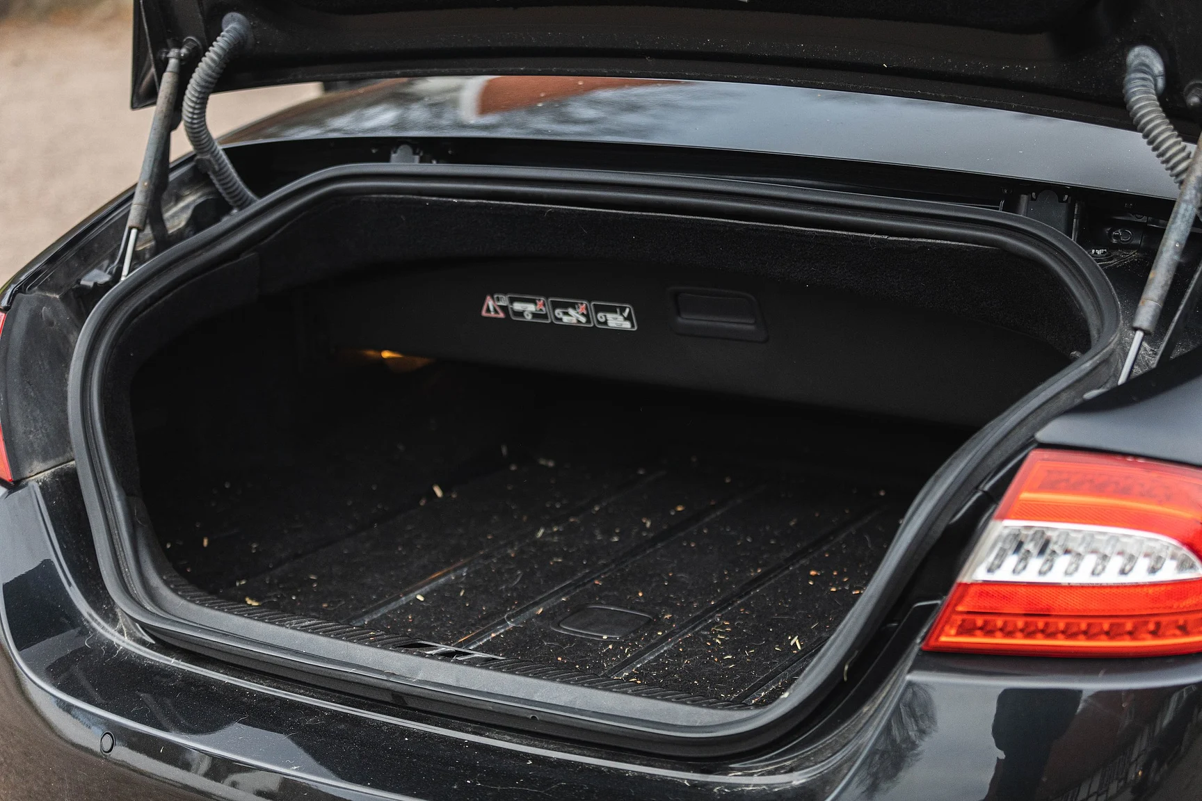 Interior image of 2011 Jaguar XK Cabriolet (29)