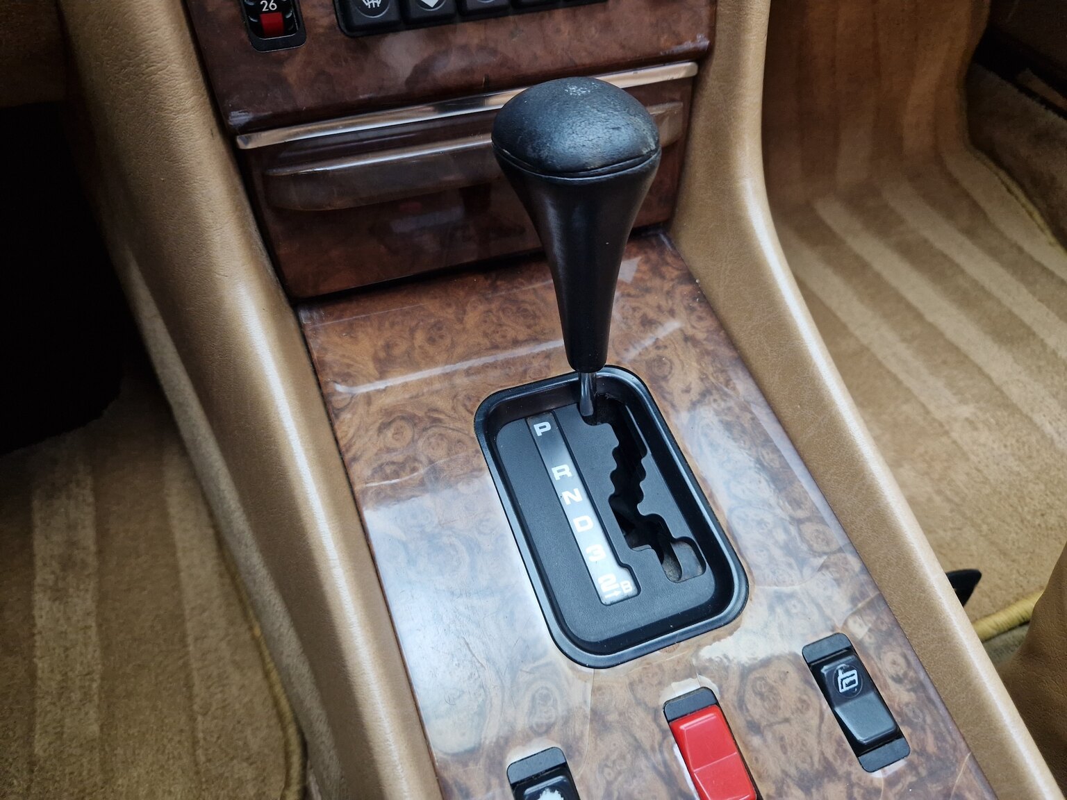 Interior image of Mercedes-Benz 560SL