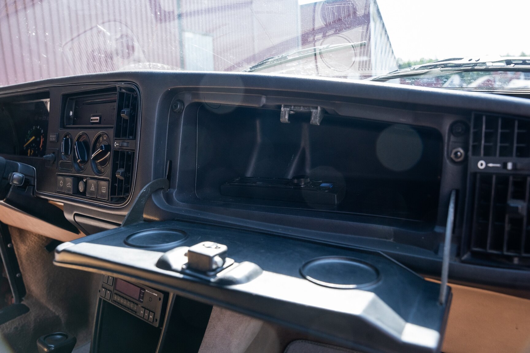 Innenraumfoto von 1988 Saab 900 Turbo Convertible