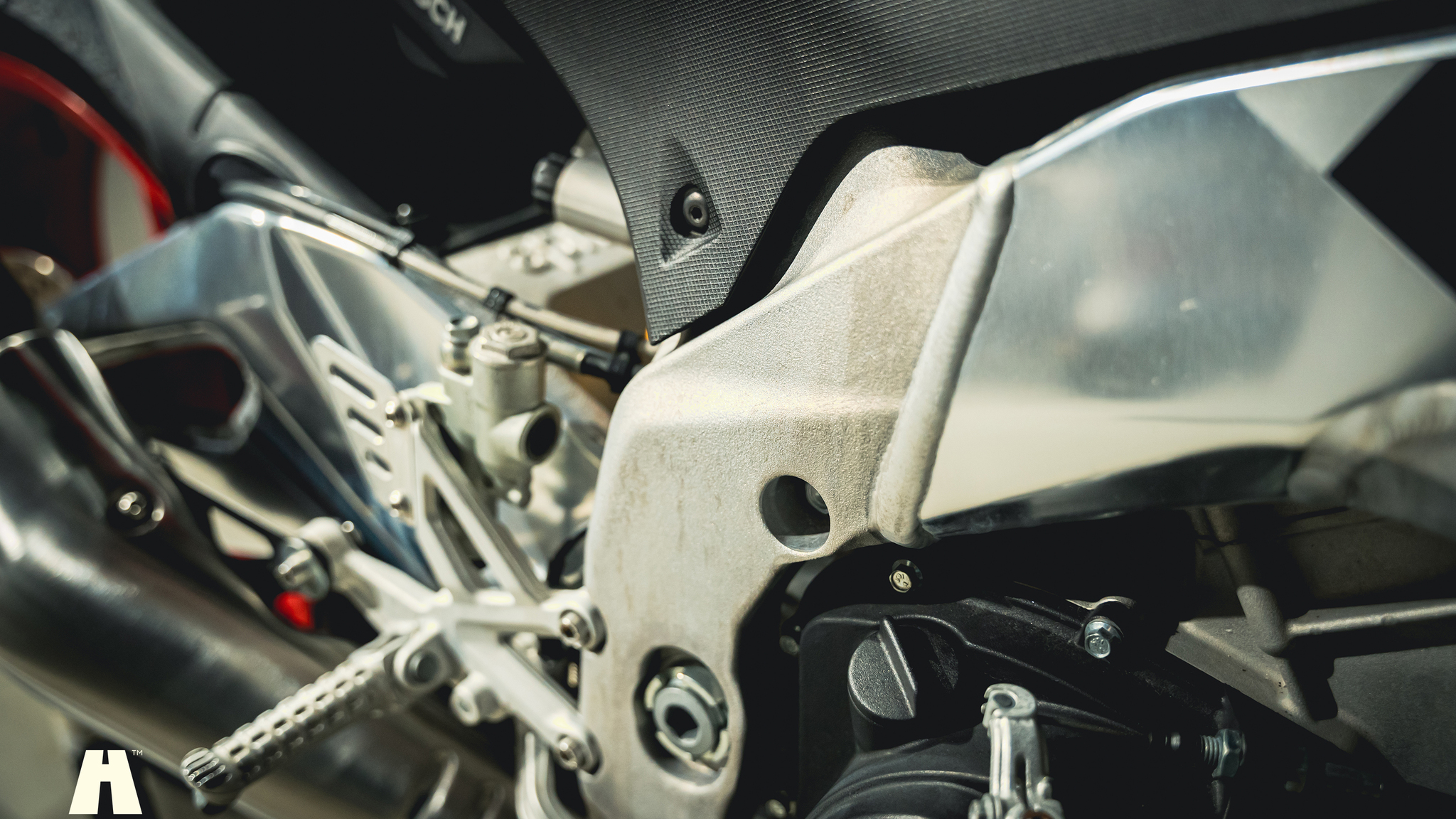 Exterior image of 2016 Aprilia Tuono V4 Factory