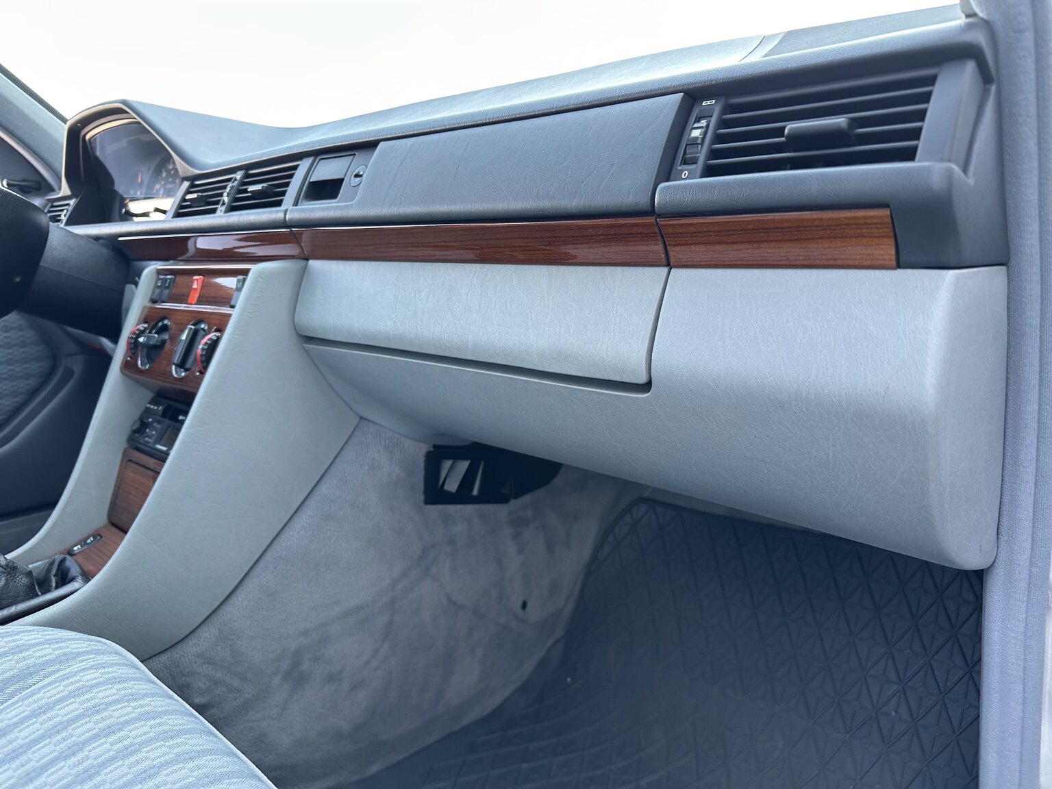 Interior image of 1992 Mercedes-Benz 250D