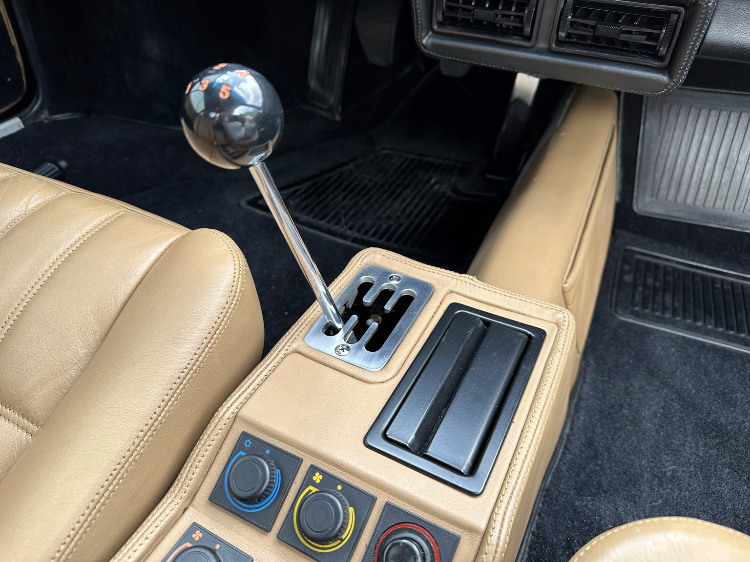 Interiörbild 1988 Ferrari 328 GTB