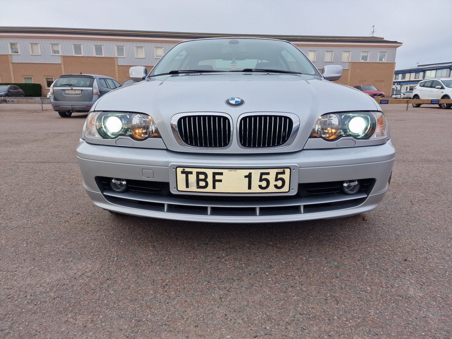 Exterior image of 2002 BMW 320Ci