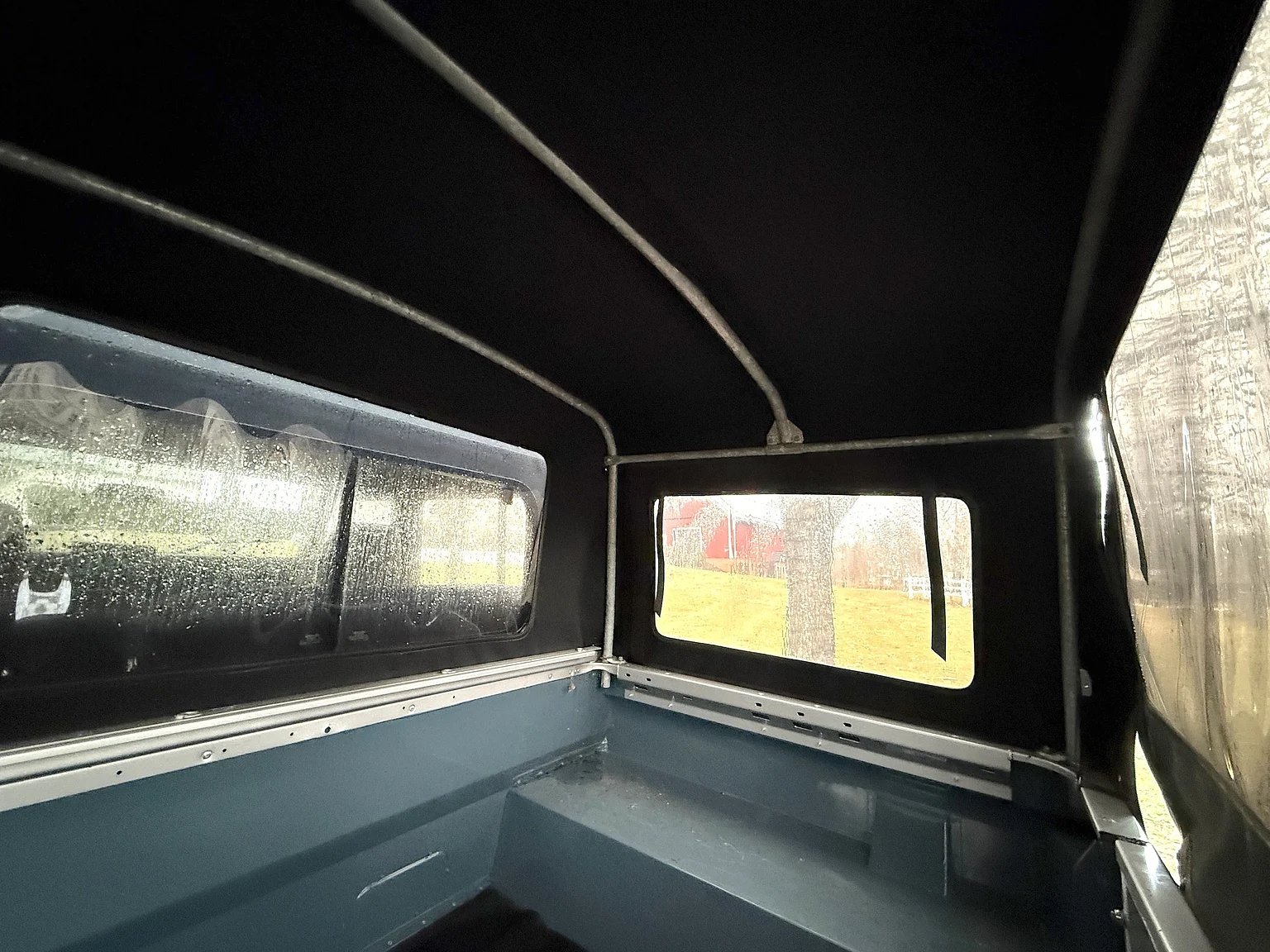 Interior image of 2000 Land Rover Defender 110 C (66)