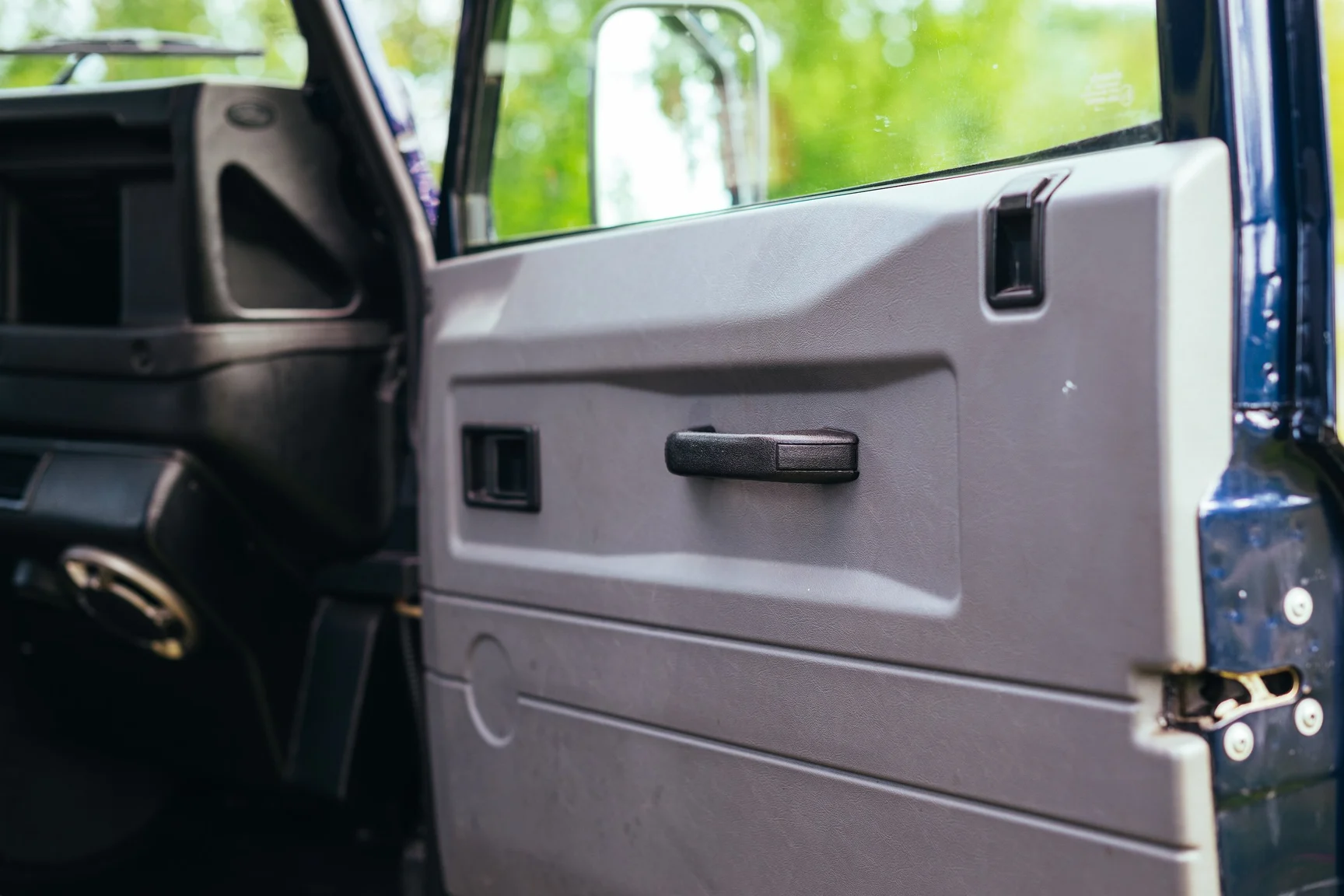 Innenraumfoto von 2002 Land Rover Defender 110 Kombi Td5 (24)