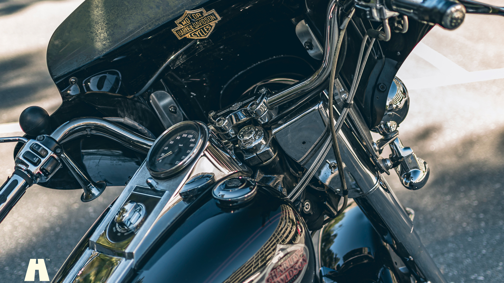 Exterior image of 2000 Harley Davidson Heritage Softail Classic (42)