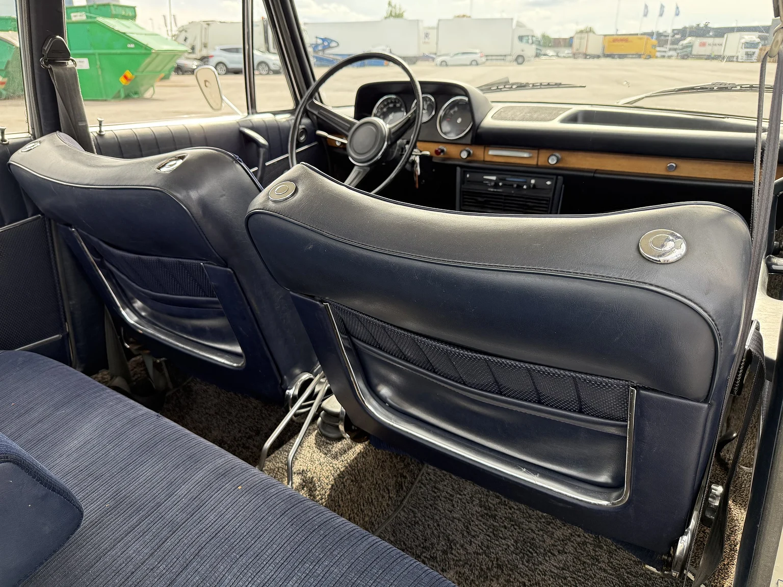 Interior image of 1970 BMW New Class 4-dörrars Sedan (18)