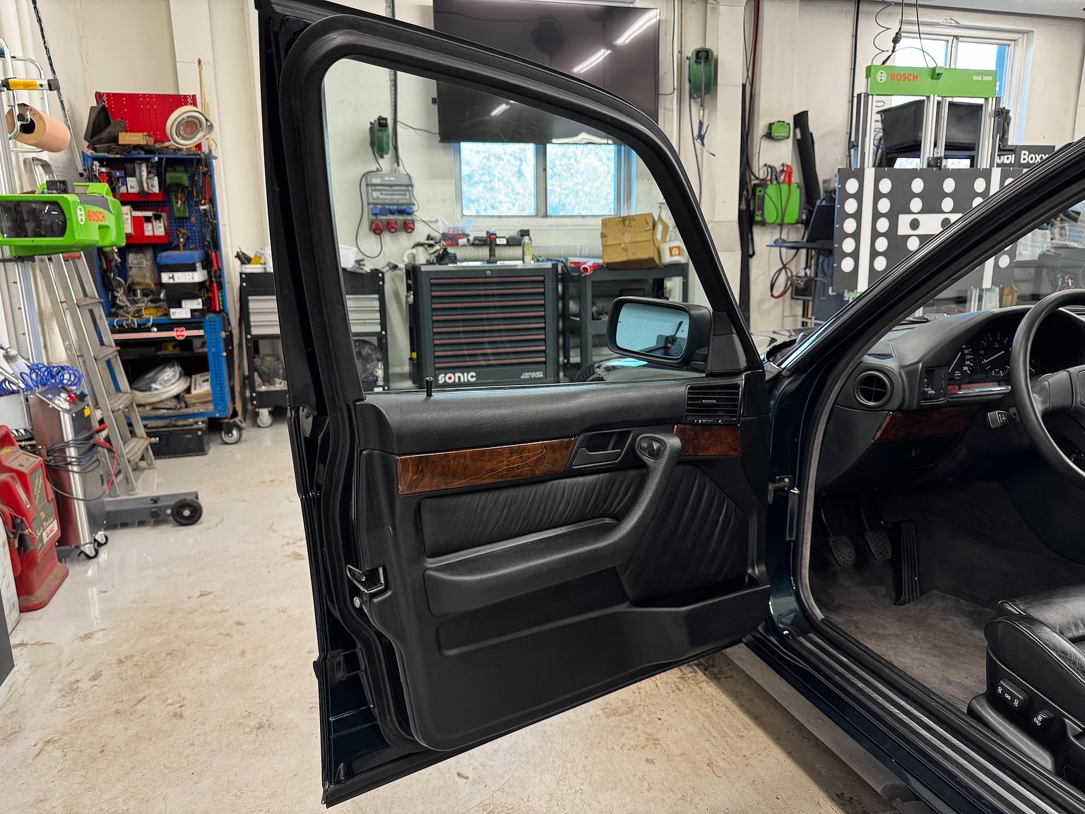 Interior image of 1995 BMW 540i Touring - NO RESERVE (11)