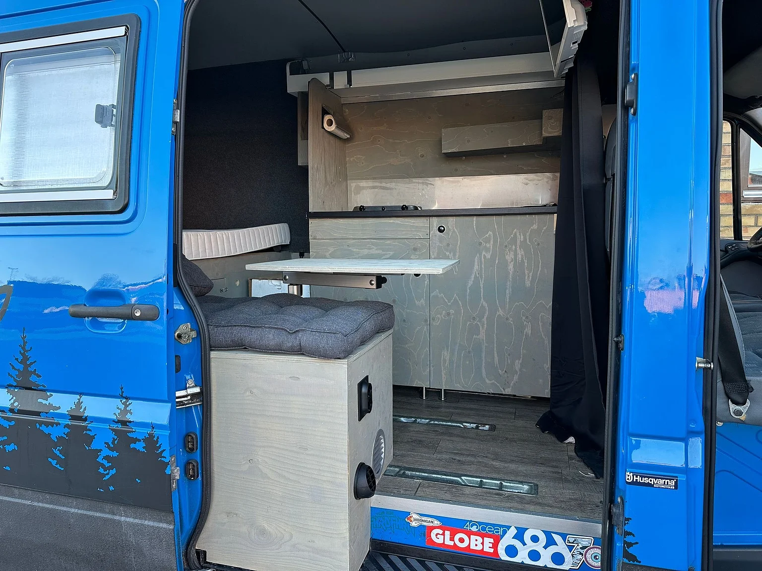 Interiörbild 2004 Mercedes-Benz Sprinter 4x4 Campervan/Overlander (18)