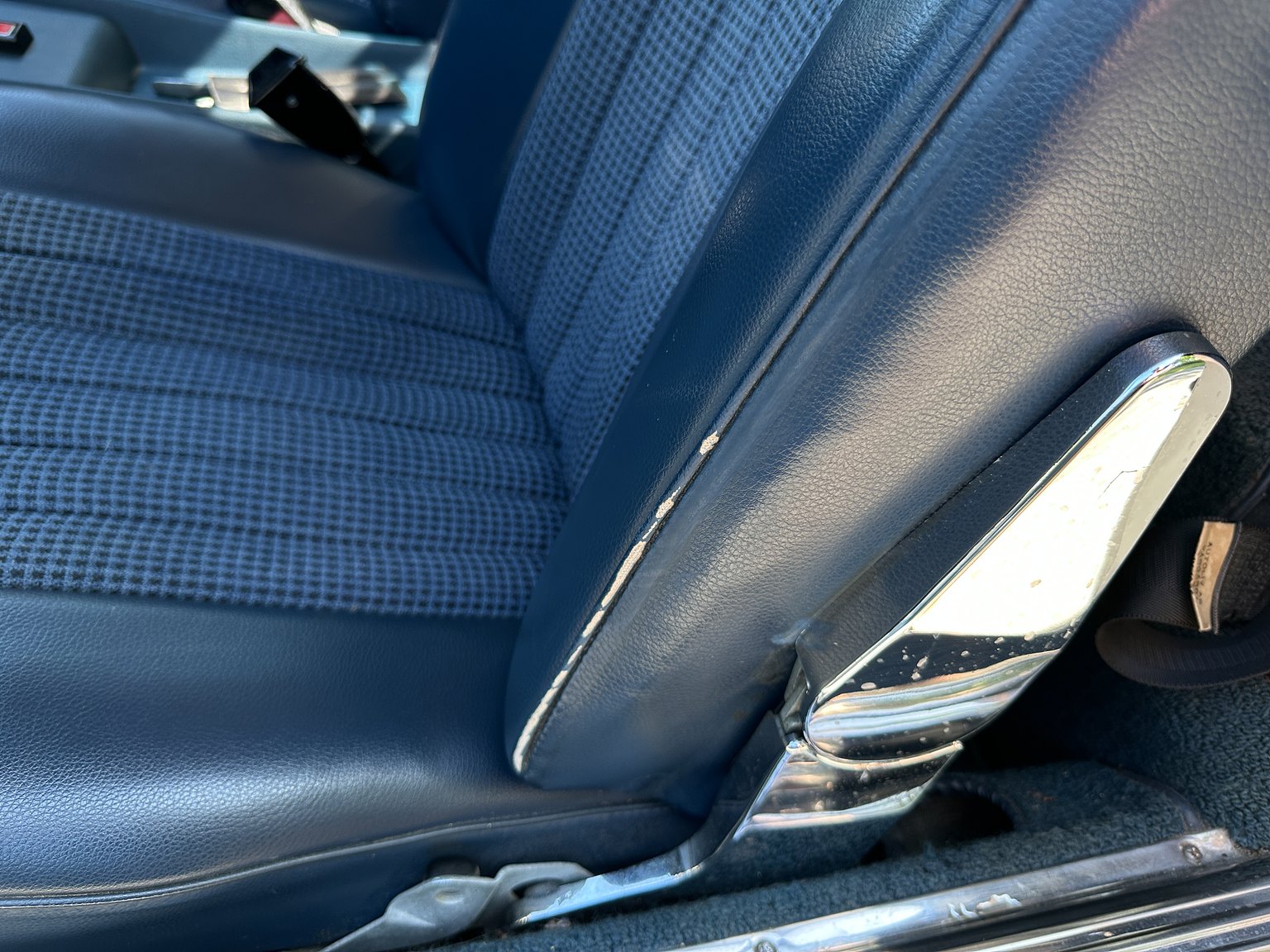 Interior image of 1972 Mercedes-Benz 350 SL
