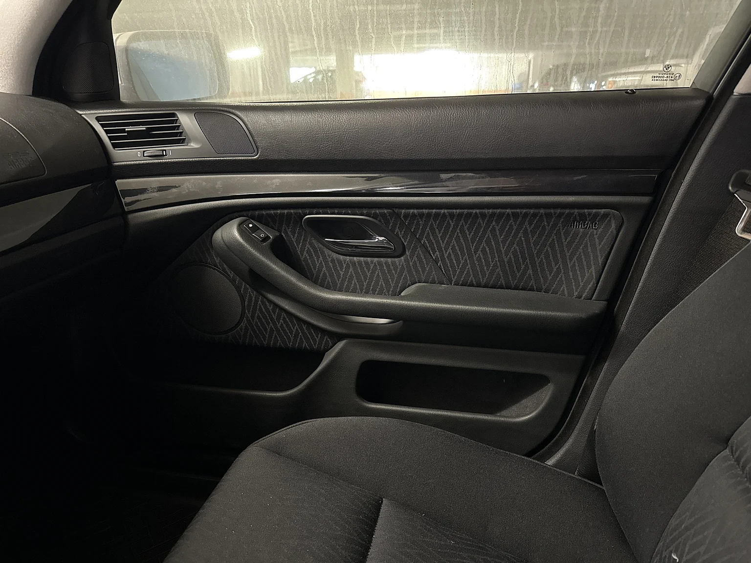 Innenraumfoto von 2002 BMW 520i (27)